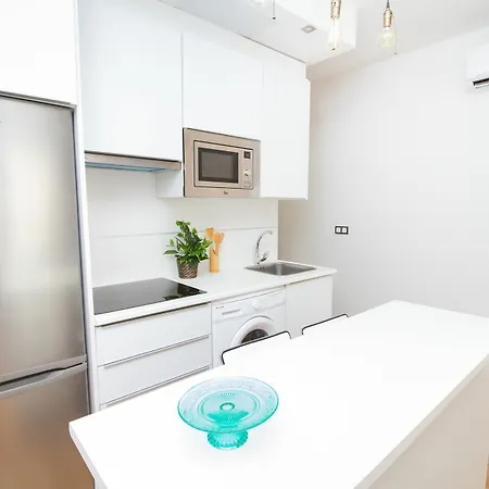 Beautiful One Bedroom Refino Apartment Malaga