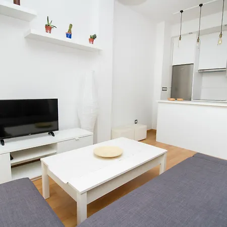 Beautiful One Bedroom Refino Apartment Malaga