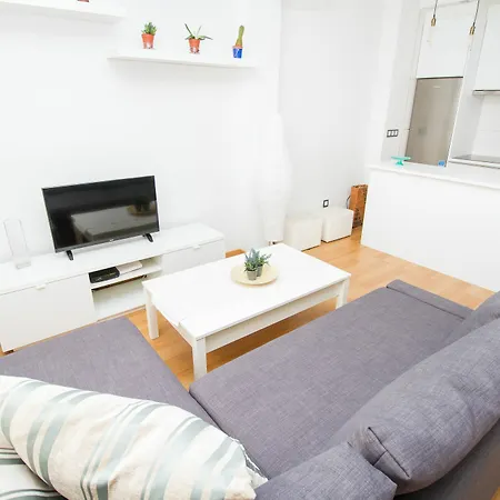 Beautiful One Bedroom Refino Apartment *